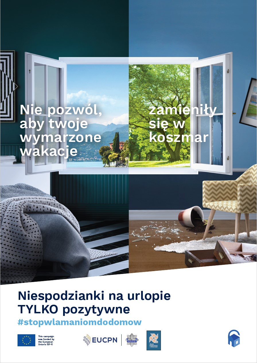 pokój z otwartymi skrzydłami okiennymi podzielony na dwie części. Za oknem widzimy – po lewej stronie jezioro wkomponowane w górzysty krajobraz oraz – po prawej park z rozłożystymi koronami drzew. W prawym skrzydle okiennym wybita jest szyba, której odłamki leżą na podłodze. Pod oknem leży przewrócona doniczka z kwiatem, a obok splądrowane szuflady. Po prawej stronie okna na ścianie wisi przekrzywiony obraz. Po lewej stronie okna pokazany jest pokój, w którym dominuje kolor niebieski. Następnie na tle tego pokoju pokazuje się biały napis „Niespodzianki na urlopie tylko pozytywne” oraz poniżej napis w kolorze żółtym „stop włamaniom do domów” pisany bez przerw między słowami. Na samym dole od lewej strony ukazuje się flaga Unii Europejskiej, logo programu profilaktycznego Razem bezpieczniej – cztery splecione dłonie, odznaka - gwiazda z napisem Policja, logo EUCPN oraz symbol domu z pałąkiem imitującym zamknięta kłódkę.