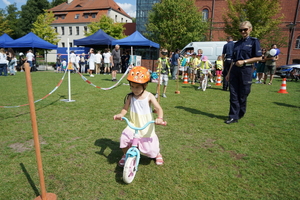 policyjny piknik na Wyspie Młyńskiej