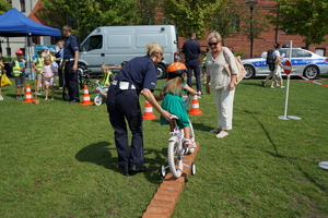 policyjny piknik na Wyspie Młyńskiej