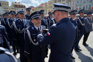 wręczanie odznaczeń policjantom oraz wyróżnionym gościom