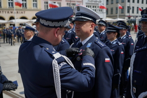 wręczanie odznaczeń policjantom oraz wyróżnionym gościom